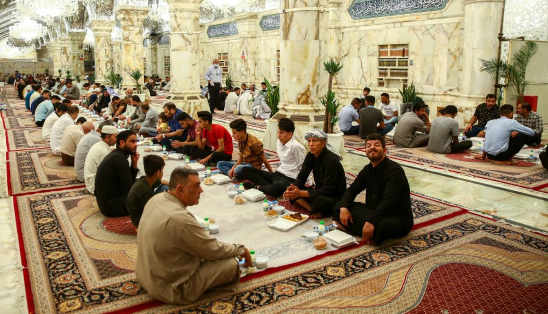 سفره‌های افطار در خانه پدری/ تفاوت زبان و ملیت در نجف اشرف معنایی ندارد+عکس و فیلم