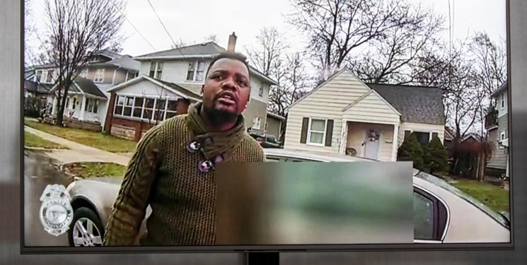 شلیک مرگبار پلیس سفیدپوست آمریکایی به سر پناهجوی سیاه‌پوست+ویدئو
