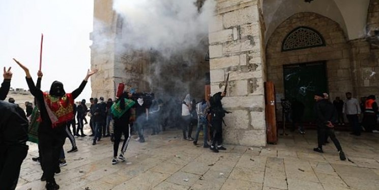 شلیک گاز اشک‌آور علیه نمازگزاران در مسجدالأقصی