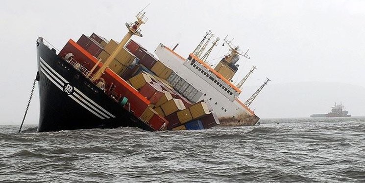 غرق شدن کشتی حامل ۷۵۰ تن سوخت در مجاورت سواحل تونس+ویدئو