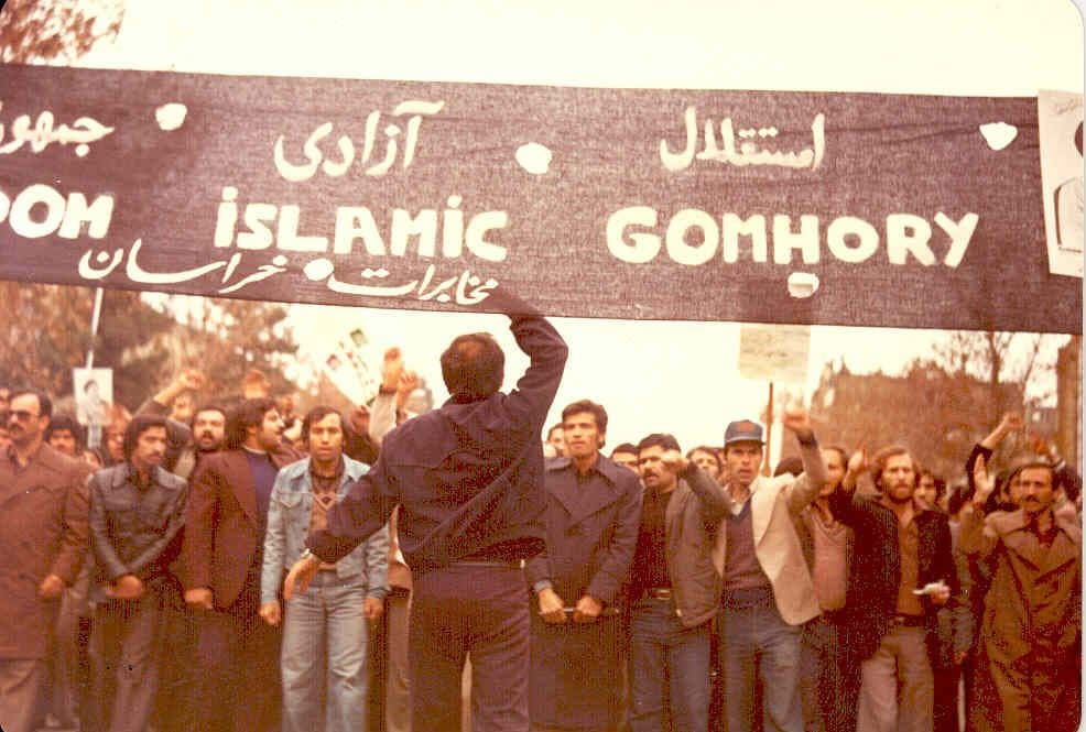 فخرزاده: توهین به شعور مردم است اگر بگوییم، جمهوری اسلامی را ناآگاهانه انتخاب کردند