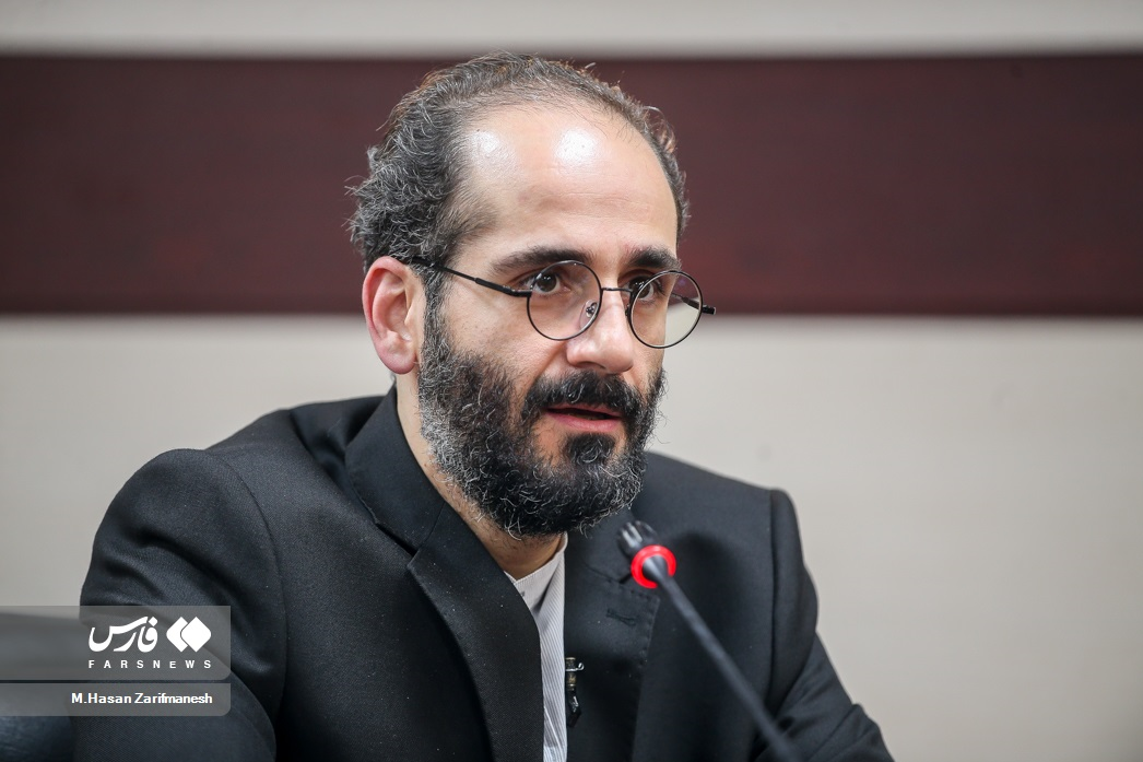مداحی که با زاویه دید و سن متفاوت، امتداد کار پدر است/ حسین طاهری: ظرفیت استودیوخوانی با زیاده‌روی‌ها از بین رفت