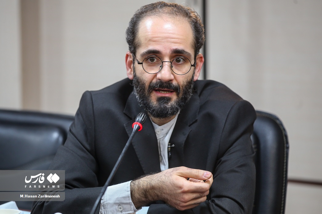 مداحی که با زاویه دید و سن متفاوت، امتداد کار پدر است/ حسین طاهری: ظرفیت استودیوخوانی با زیاده‌روی‌ها از بین رفت