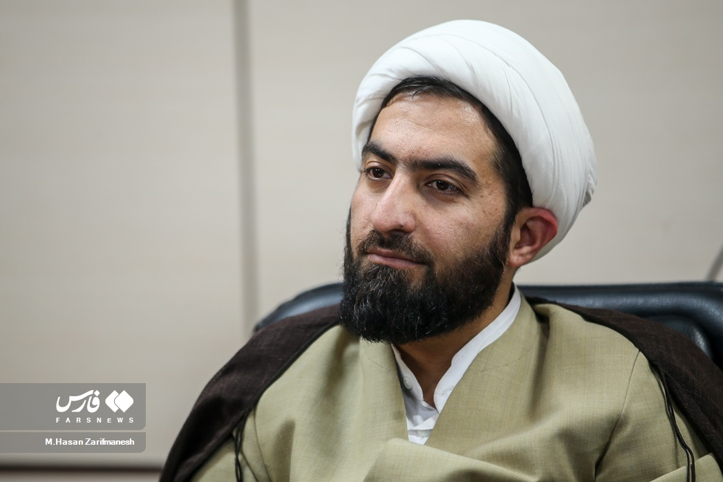مداحی که با زاویه دید و سن متفاوت، امتداد کار پدر است/ حسین طاهری: ظرفیت استودیوخوانی با زیاده‌روی‌ها از بین رفت
