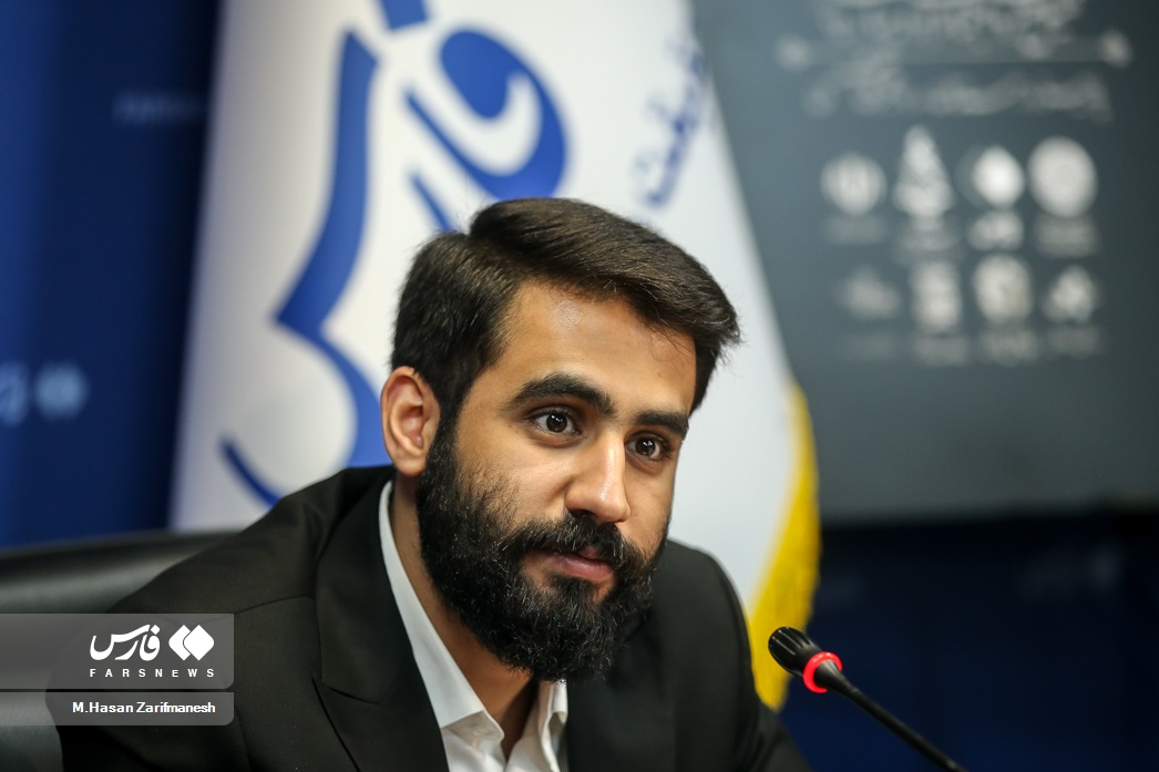 مداحی که با زاویه دید و سن متفاوت، امتداد کار پدر است/ حسین طاهری: ظرفیت استودیوخوانی با زیاده‌روی‌ها از بین رفت