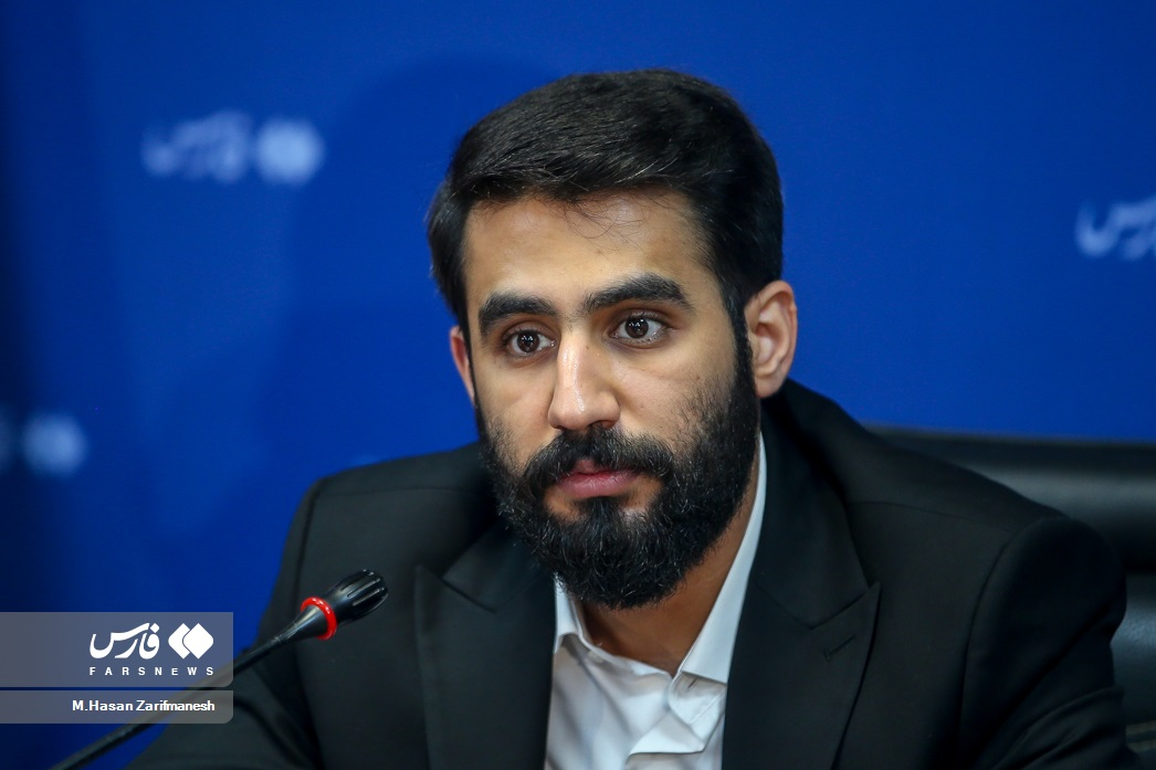 مداحی که با زاویه دید و سن متفاوت، امتداد کار پدر است/ حسین طاهری: ظرفیت استودیوخوانی با زیاده‌روی‌ها از بین رفت