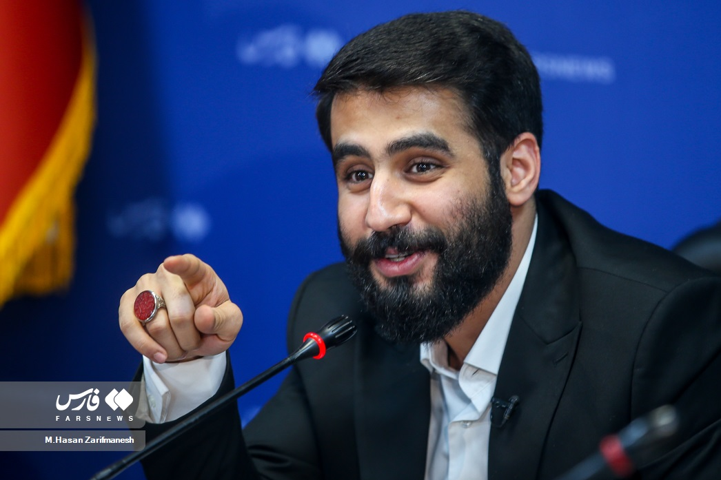 مداحی که با زاویه دید و سن متفاوت، امتداد کار پدر است/ حسین طاهری: ظرفیت استودیوخوانی با زیاده‌روی‌ها از بین رفت