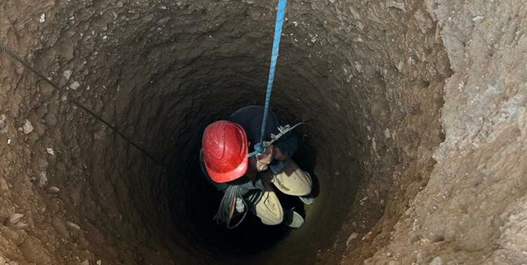 نجات کارگر ۳۰ ساله حبس شده در چاه