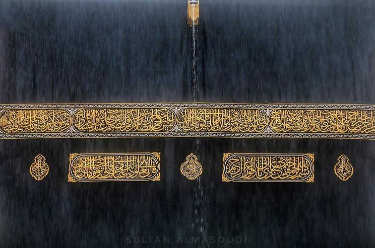 نیایش زائران خانه خدا زیر باران+عکس و فیلم