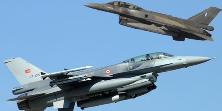 پرواز خطرناک جنگنده‌های اف-۱۶ ترکیه حین رزمایش ناتو