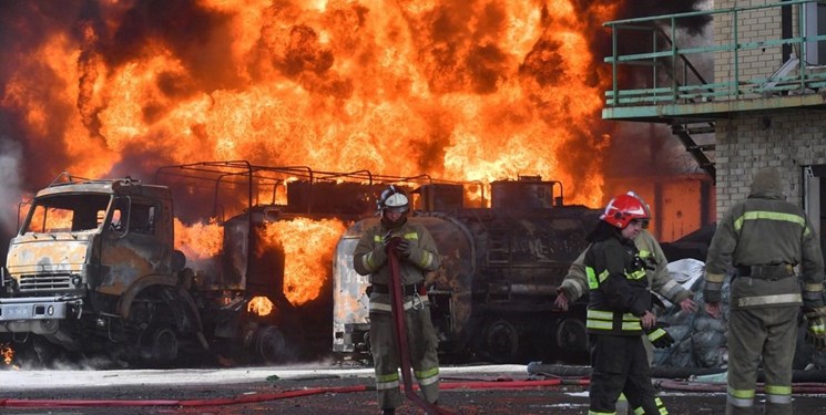 ارتش اوکراین انبار نفت «دونتسک» را گلوله‌باران کرد+فیلم