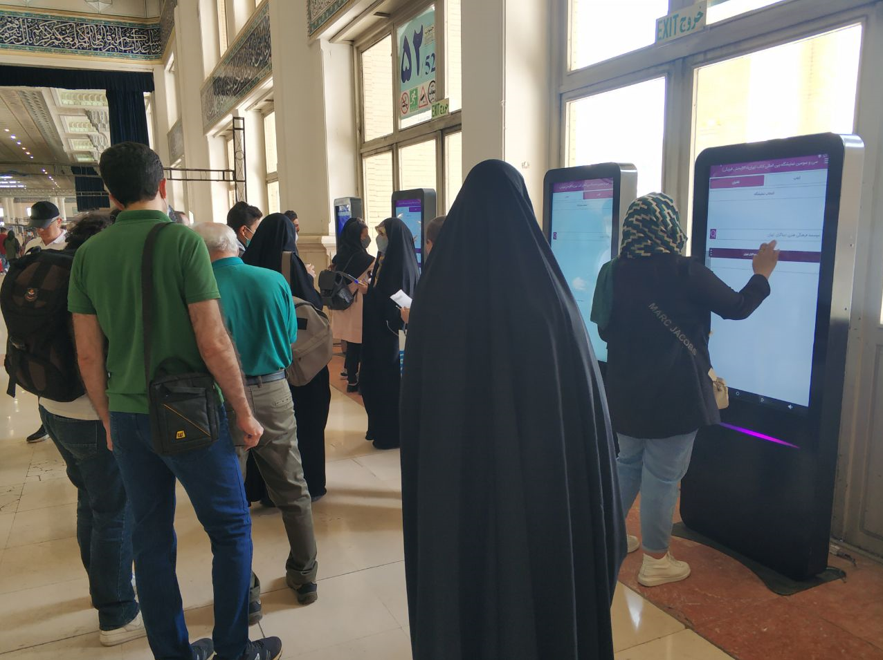 اولین روز نمایشگاه کتاب در آرامش گذشت/ استقبال کمرنگ مردم و غرفه‌دارهای چشم‌انتظار+تصاویر