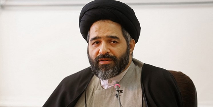 ایزدهی: نهضت تحریم تنباکو مقدمه‌ای برای انقلاب امام خمینی(ره) بود