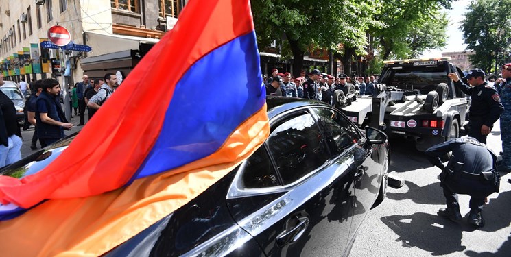 تظاهرات خودرویی در ارمنستان؛ پلیس ۲۱ نفر را بازداشت کرد