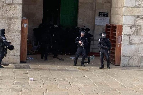 تعرض صهیونیست‌ها به مسجدالاقصی به بهانه سالروز اشغال فلسطین+فیلم