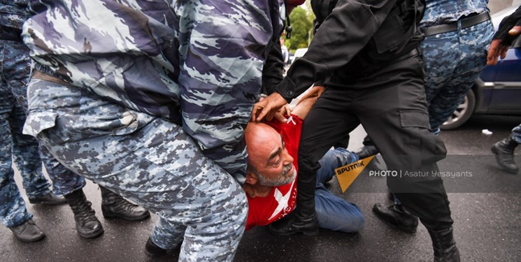 دستگیری ۲۰۰ معترض ارمنستانی در جریان تظاهرات ضد دولتی