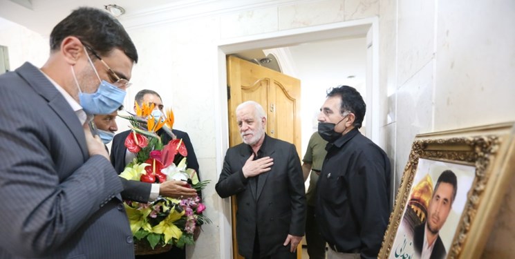 دیدار قاضی‌زاده هاشمی با خانواده شهید حسن صیاد خدایی +تصاویر