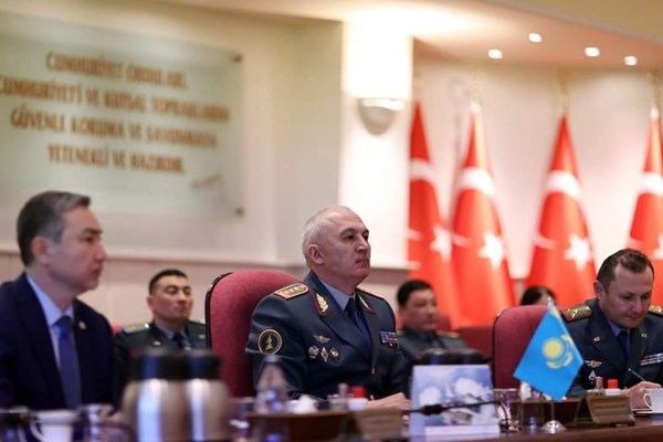 دیدار وزرای دفاع قزاقستان و ترکیه در «آنکارا»؛ تعمیق همکاری نظامی محور رایزنی‌ها