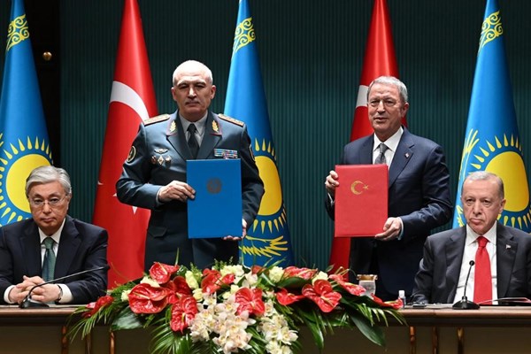 دیدار وزرای دفاع قزاقستان و ترکیه در «آنکارا»؛ تعمیق همکاری نظامی محور رایزنی‌ها