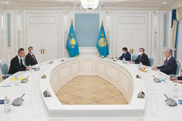 دیدار وزیر امور خارجه مجارستان با رئیس جمهور قزاقستان در «نورسلطان»