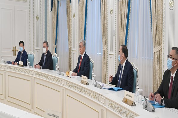 دیدار وزیر امور خارجه مجارستان با رئیس جمهور قزاقستان در «نورسلطان»