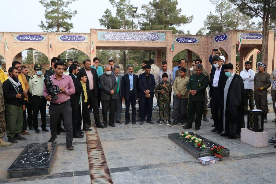 رزمندگان فاطمیون با شهید افغانستانی «رجبعلی غلامی» تجدید میثاق کردند +تصاویر