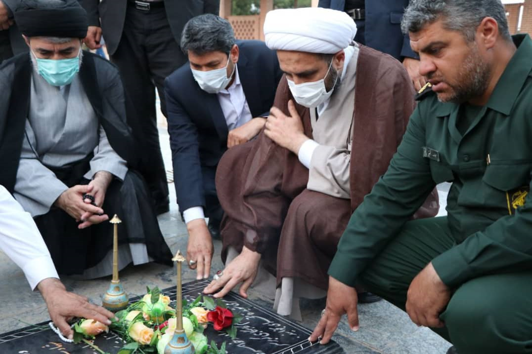 رزمندگان فاطمیون با شهید افغانستانی «رجبعلی غلامی» تجدید میثاق کردند +تصاویر