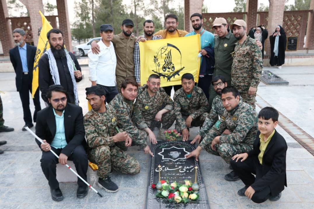 رزمندگان فاطمیون با شهید افغانستانی «رجبعلی غلامی» تجدید میثاق کردند +تصاویر