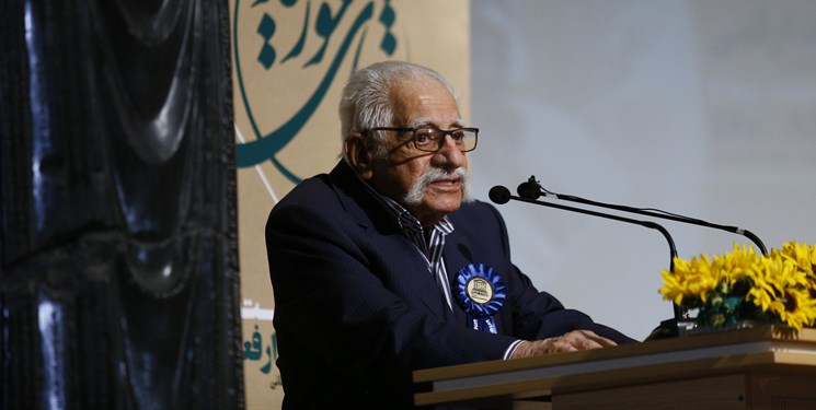 عبدالمجید ارفعی در آیین بزرگداشتش: من گره‌ای از نقش قالی فرهنگ ایران زمین هستم