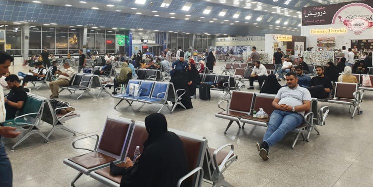 معطلی ۲۴ ساعته زائران در فرودگاه نجف/ زائران، فرودگاه را ترک کردند+ عکس و فیلم