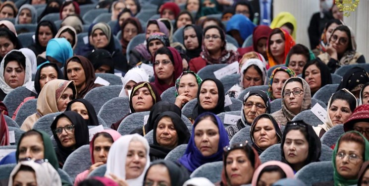 مقام طالبان در گفت‌وگو با فارس: پوشیدن برقع اجباری نیست