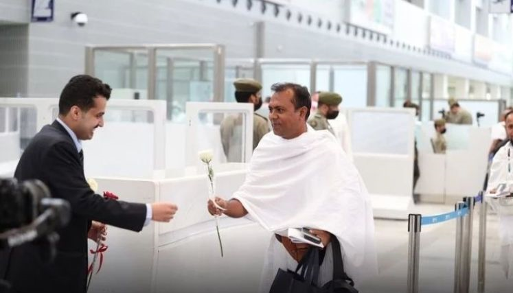 استقبال عربستان از زائران خارجی حج تمتع/ فرودگاه جده هم برای ورود زائران فعال شد+عکس و فیلم