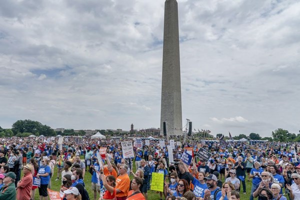 تظاهرات چند هزار نفری آمریکایی‌ها برای تشدید کنترل سلاح گرم