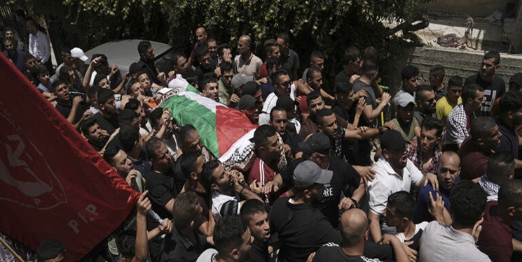 حمله نظامیان صهیونیست به مراسم تشییع پیکر خبرنگار شهیده فلسطینی