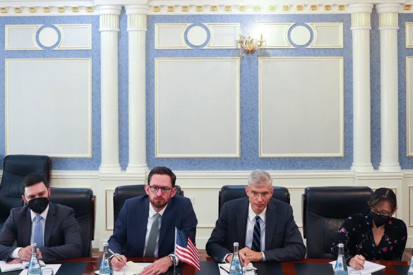 دیدار وزیر خارجه تاجیکستان با نماینده ویژه آمریکا در امور افغانستان