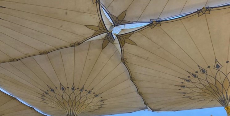 نصب چترهای بزرگ به عنوان سایه‌بان در مسجدالحرام با وجود مخالفت‌ها+عکس
