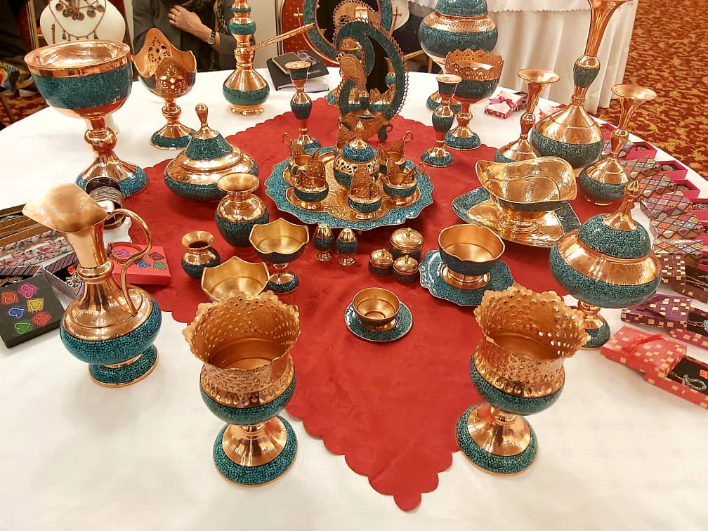 نمایش سرپنجه‌های سرشار از عشق هنرمندان کرمانی در نمایشگاه صنایع دستی