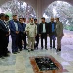 استاندار بر مزار ۳۱ شهید ده‌برآفتاب/آقای مدیرکل و پیمانکار؛ وعده شما اینجا ثبت شده است!