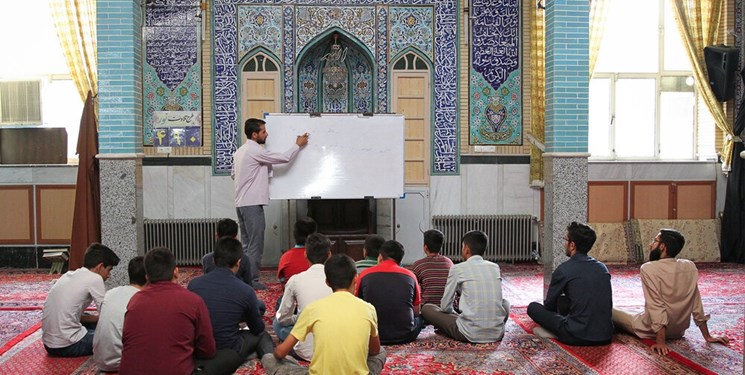 تجهیز مساجد به امکانات نوین آموزشی باعث جذب جوانان می‌شود