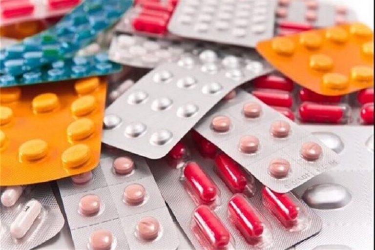 وزیر بهداشت از طرح توسعه دانش‌بنیان واحد تولیدی دارو در سمنان بازدید کرد