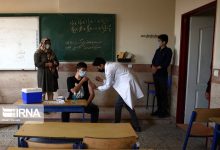 توصیه سخنگوی وزارت بهداشت به تجویز ۲ نوبت واکسن کرونا برای دانش‌آموزان