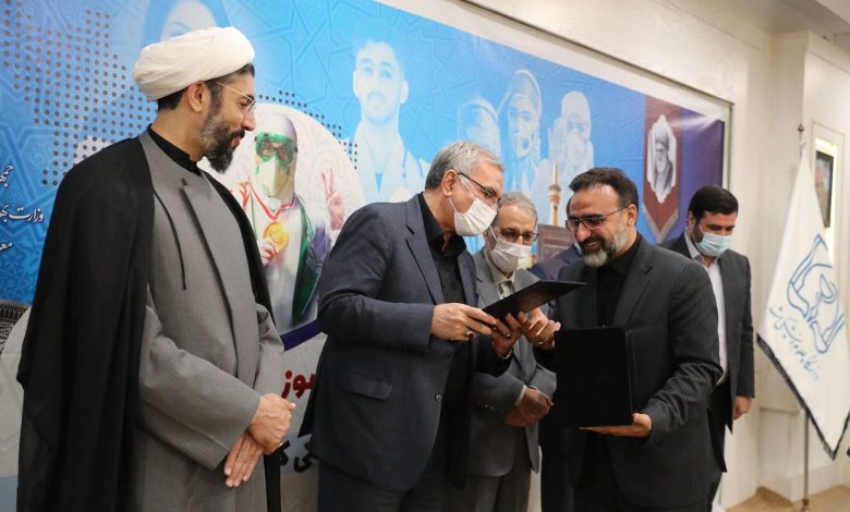 دوره آموزشی “همراه با حکیمان” با حضور وزیر بهداشت در مشهد به کار خود پایان داد