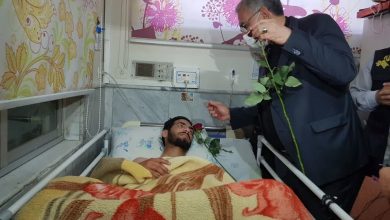 وزیر بهداشت از مامور انتظامی مجروح شده در اغتشاشات مشهد عیادت کرد