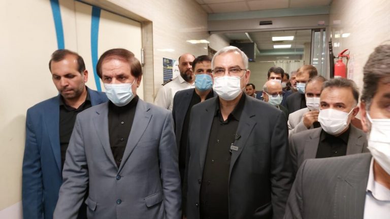 وزیر بهداشت: کرونا در جهان تمام نشده است/ضرورت تزریق واکسن یاد آور