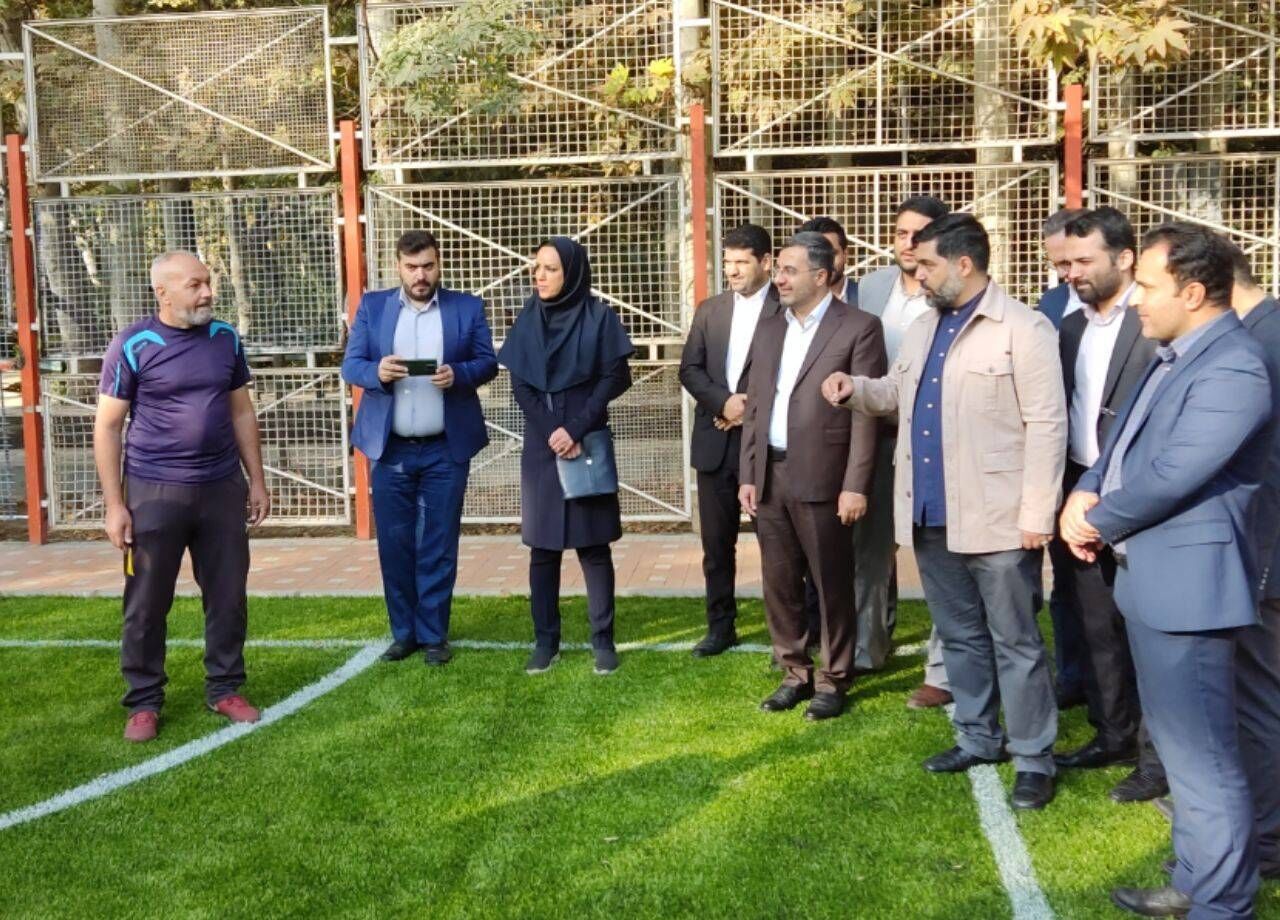 احداث زمین چمن مصنوعی ورزشی برای بانوان تهرانی در مناطق مختلف در دستور کار قرار دارد