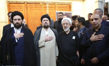 تصاویری از حضور گسترده سیاسیون در مراسم عزای نوه اصلاح‌طلب معروف/ سیدحسن خمینی، مجید انصاری و محسن هاشمی هم آمدند