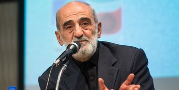 حسین شریعتمداری: اپوزیسیون ایران یک مشت بی‌شخصیت، اجق وجق‌ علاف و کاسه‌لیس هستند/بر سر هم داد می‌زنند که بع بع نکن!