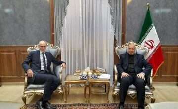 دیدار سفیران ایران و انگلیس در عراق؛ انتقاد آل‌صادق از تحریم‌های لندن علیه تهران