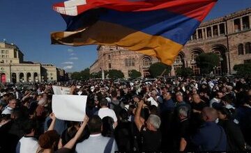 معترضان ارمنی خیابان‌های ایروان را مسدود کردند
