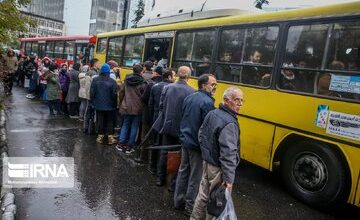 تغییر محل نشستن مردان و زنان در اتوبوس‌های بی.آر.تی/ علت: به زنان در قسمت جلو بیشتر آسیب وارد می‌شد